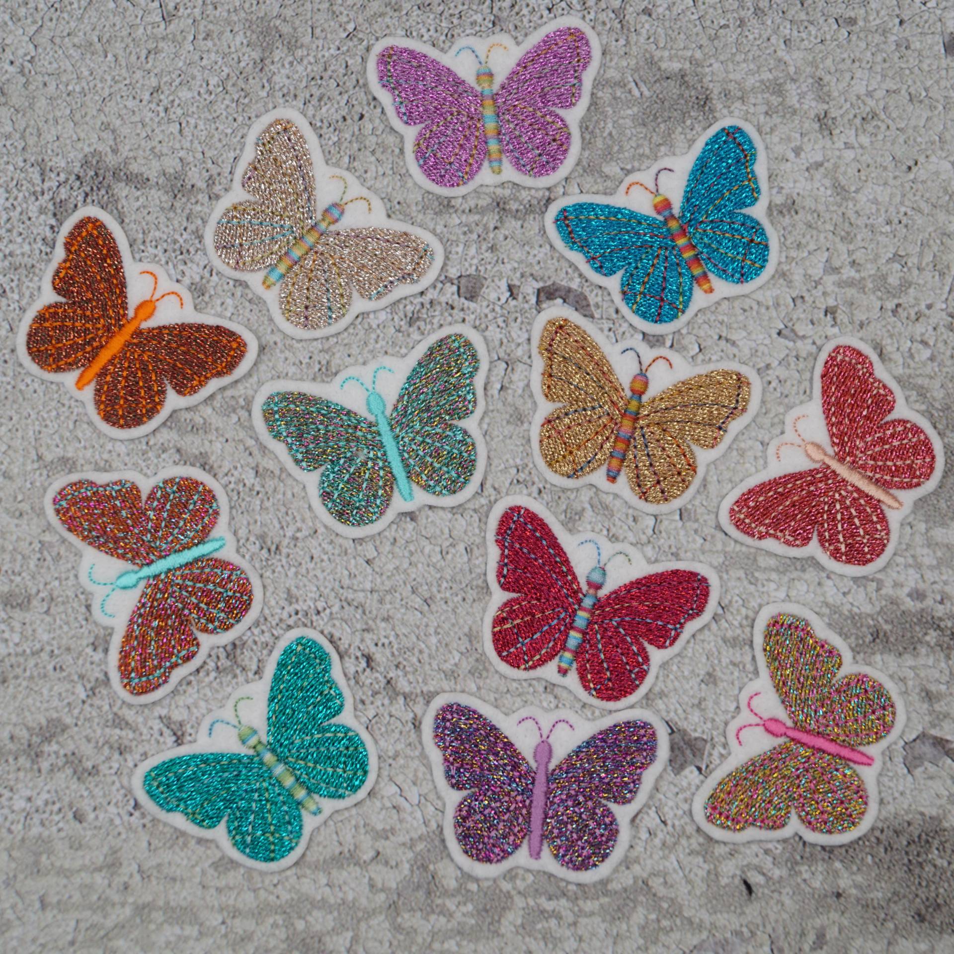 Glitzerschmetterlinge Gestickt - Aufnäher Applikation Zum Aufbügeln Farbwahl Filz Wählbar -Schultüte Einschulung von Froschverliebt