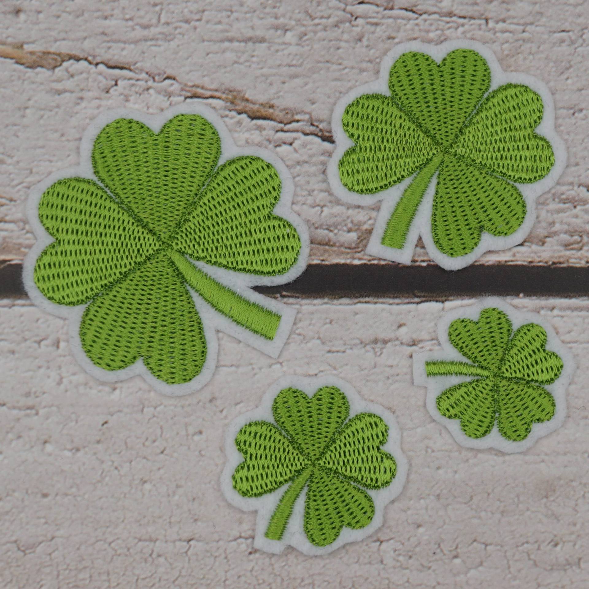 Kleeblätter Gestickt - Aufnäher Applikation Zum Aufbügeln Farbwahl Größenwahl Schultüte Einschulung Glücksbringer von Froschverliebt