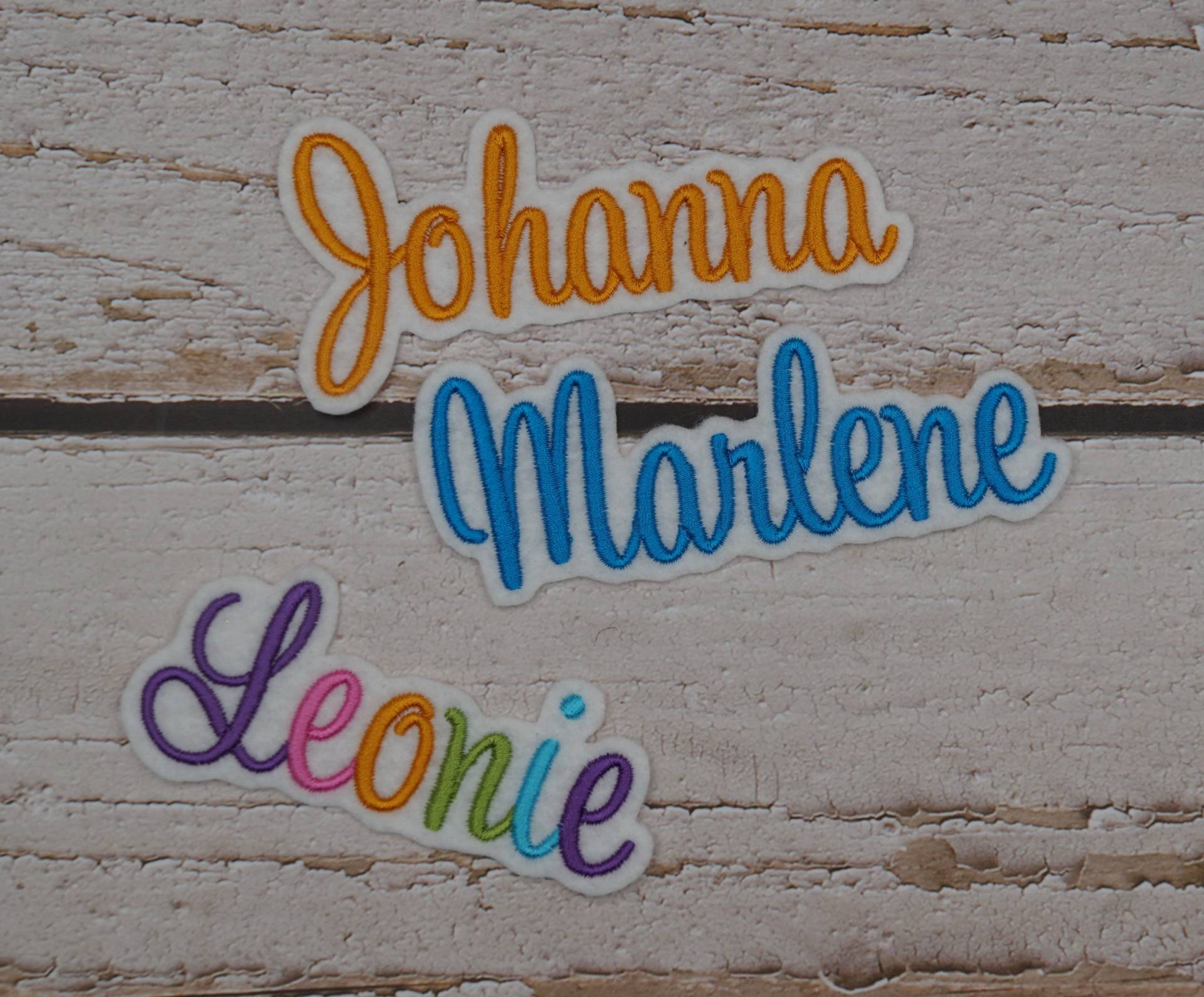 Name Gestickt - Mittel | M Schrift Nr. 5 Farbwahl Garn + Filz Zum Aufbügeln Aufnäher Applikation Schultüte Einschulung von Froschverliebt