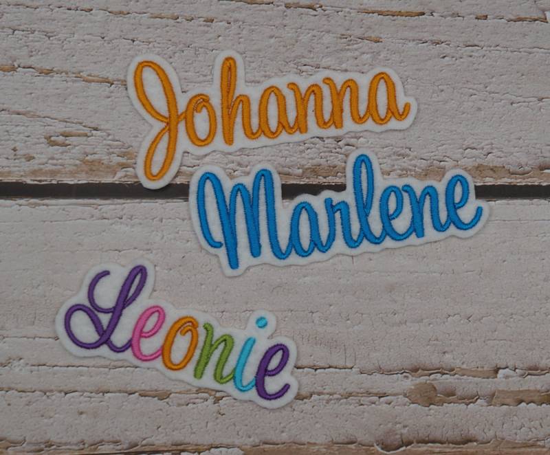 Name Gestickt - Mittel | M Schrift Nr. 5 Farbwahl Garn + Filz Zum Aufbügeln Aufnäher Applikation Schultüte Einschulung von Froschverliebt