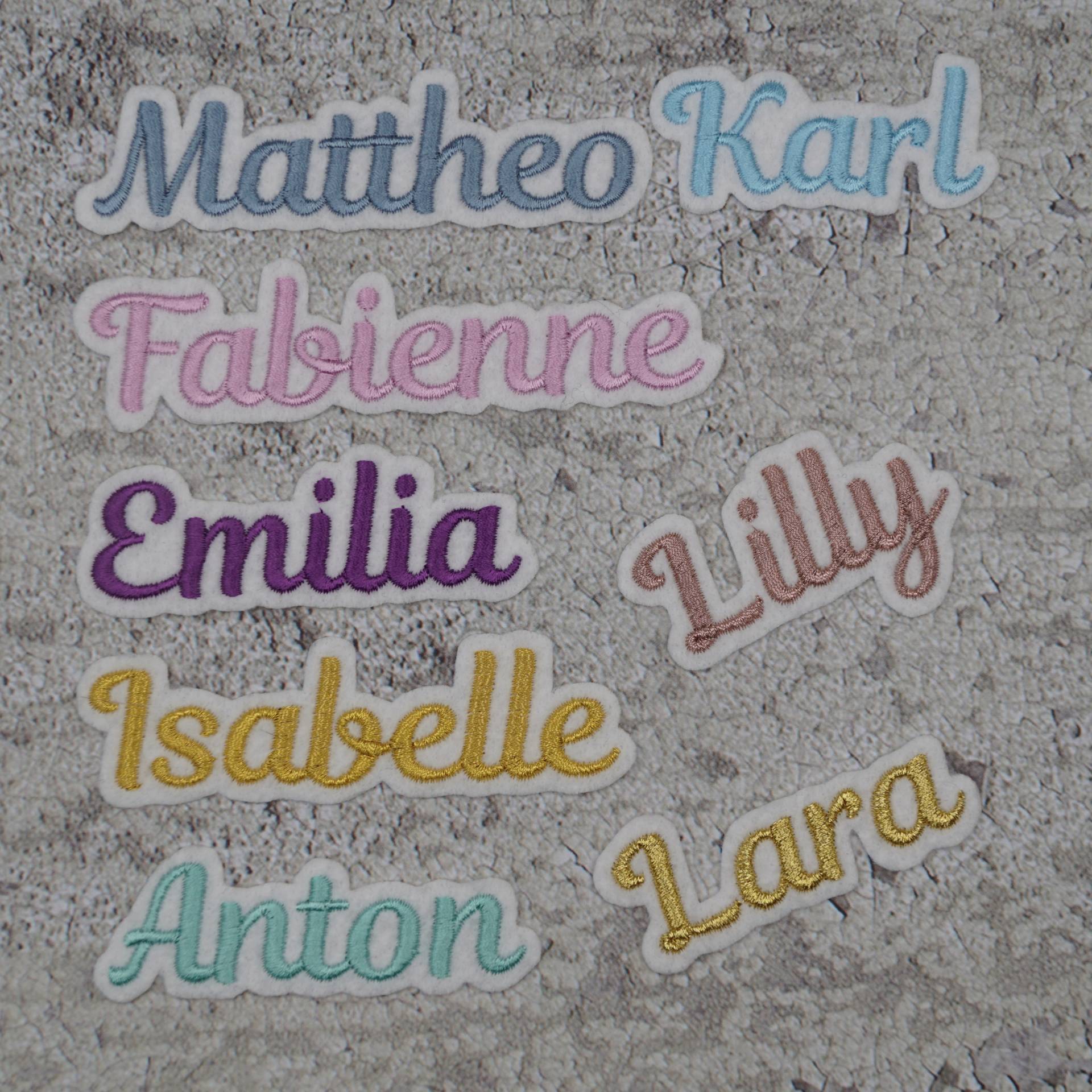 Name Gestickt - Sehr Klein | xs Schrift Nr. 1 Farbwahl Garn + Filz Zum Aufbügeln Aufnäher Schriftzug Schultüte Einschulung von Froschverliebt