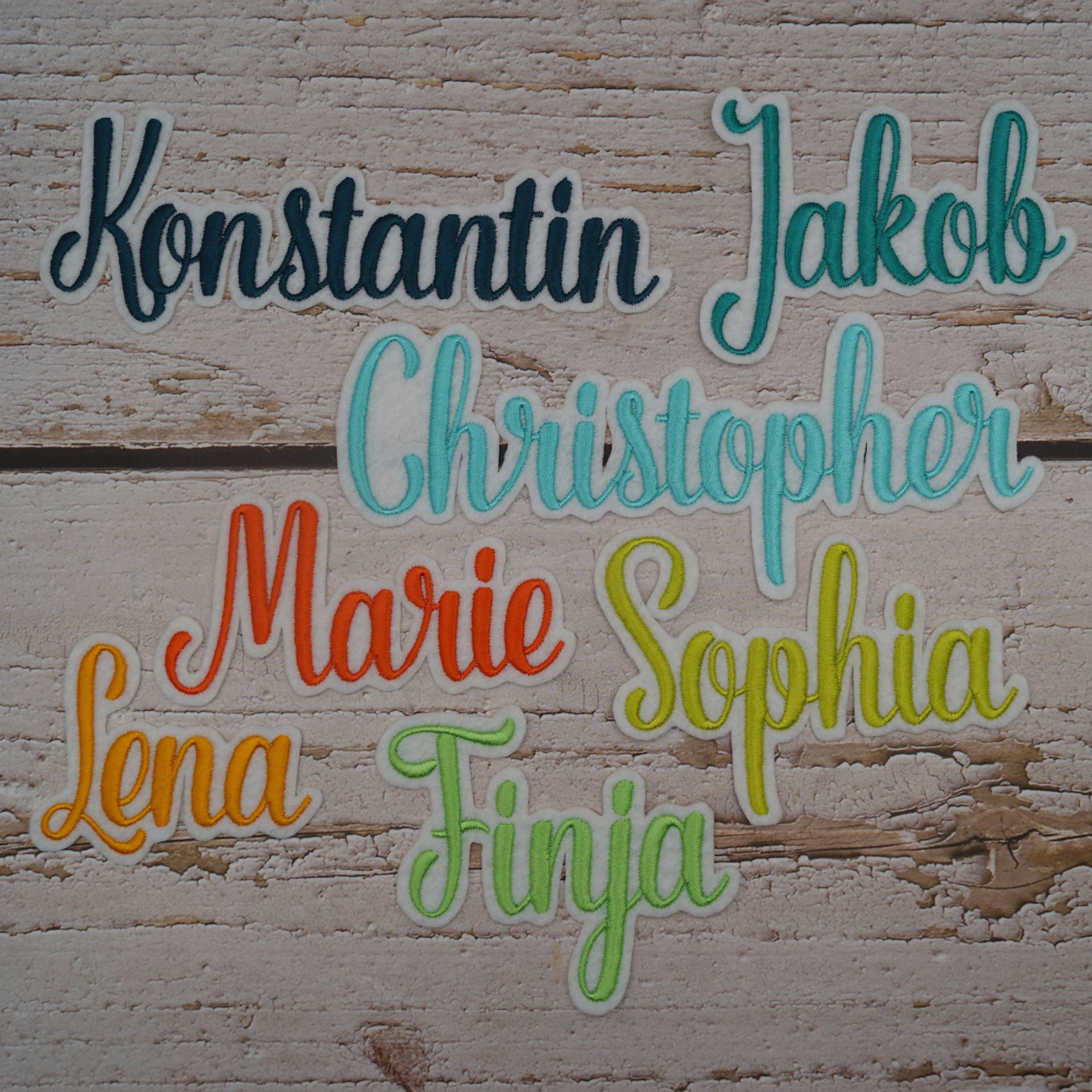 Namenszug Größe L/Schriftart Nr. 14 in Wunschfarbe | 107 Garnfarben Zur Auswahl Filz Weiß Wunschname Aufnäher Applikation Stickaufnäher von Froschverliebt