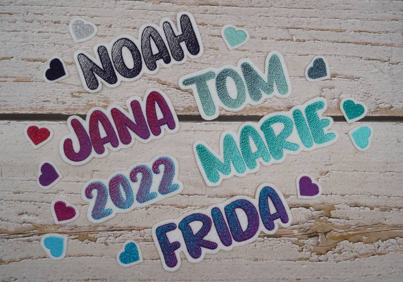 Namenszug Größe L/Schriftart Nr. 18 Großbuchstaben Zweifarbig | Farbverlauf in Wunschfarben Aufnäher Stickaufnäher Applikation von Froschverliebt