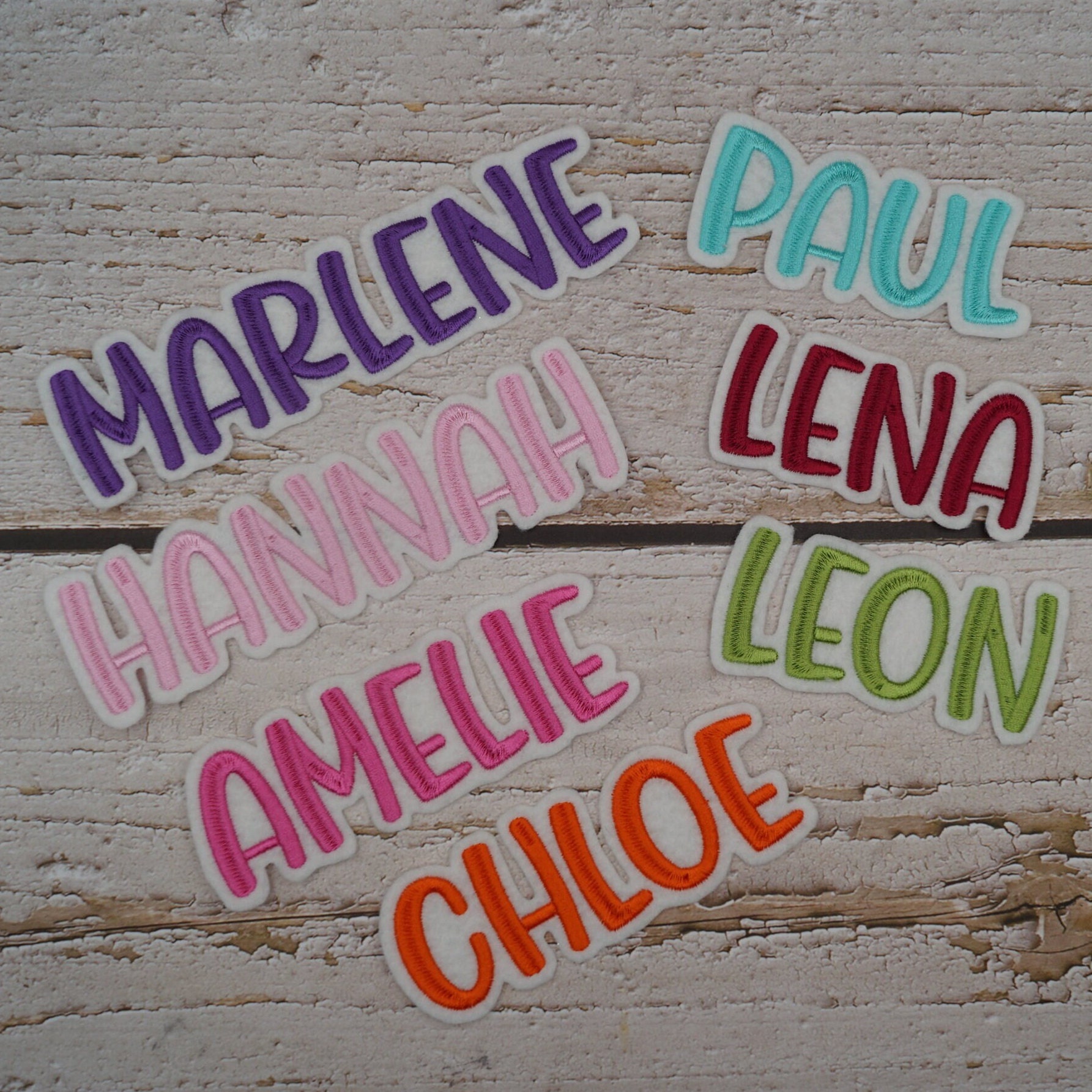 Namenszug Größe L/Schriftart Nr. 4 Schriftzug Name Großbuchstaben Groß in Wunschfarbe | 58 Farben + 8 Neonfarben Aufnäher Applikation von Froschverliebt