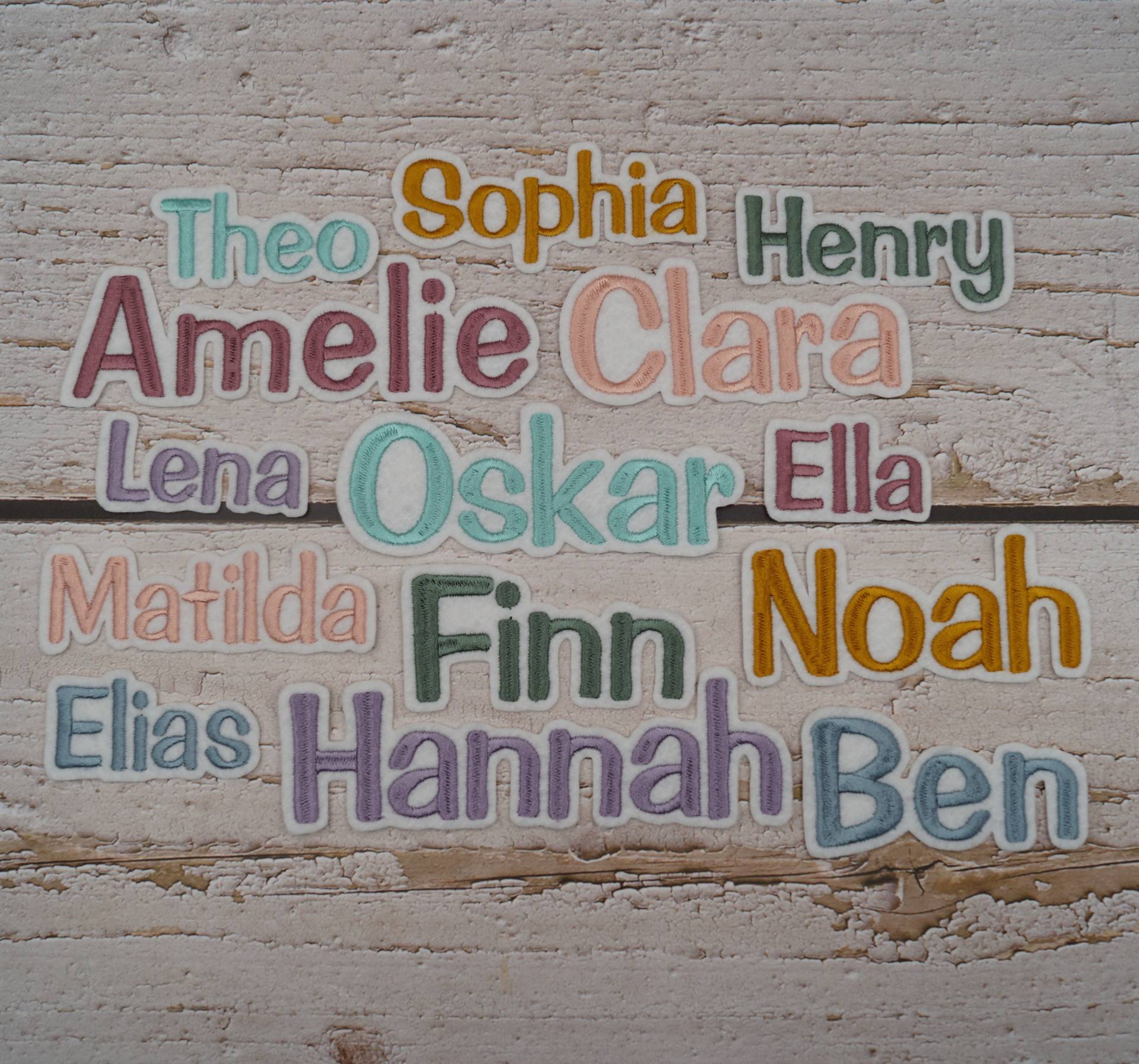 Namenszug Größe S/Schriftart Nr. 10 Name | 107 Garnfarben Zur Auswahl Filz Weiß O. Schwarz Wunschname Aufnäher Applikation Stickaufnäher von Froschverliebt