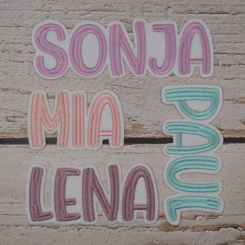 Namenszug Größe Xl/Schriftart Nr. 4 Großbuchstaben Wunschfarbe | 107 Garnfarben Filz Schwarz O. Weiß Aufnäher Applikation von Froschverliebt