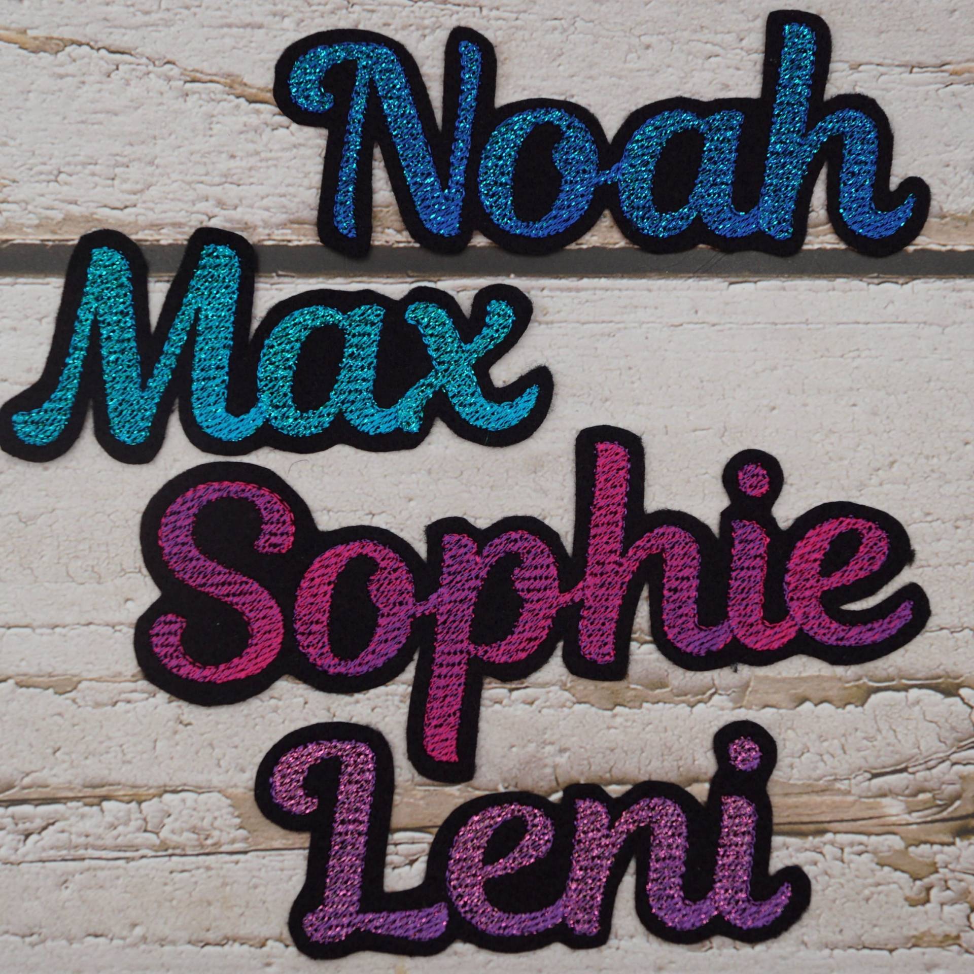 Namenszug L | Groß/Schriftzug Name Zweifarbig | Farbverlauf in Wunschfarben Schwarzer Filz von Froschverliebt