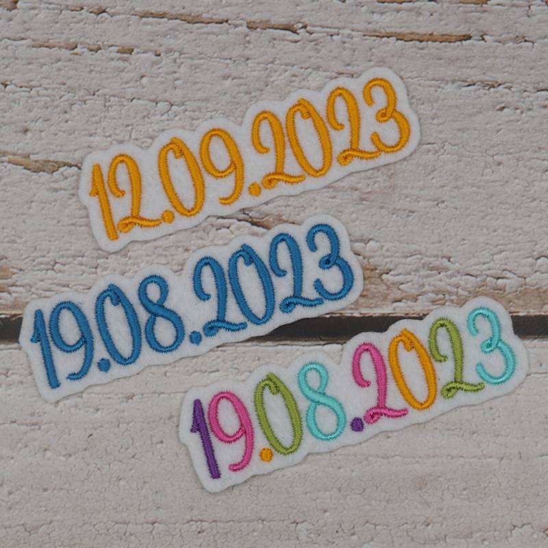 Wunschdatum Klein in Wunschfarbe | 57 Farben + Schwarz 8 Neonfarben Zur Auswahl Aufnäher Applikation Stickaufnäher von Froschverliebt