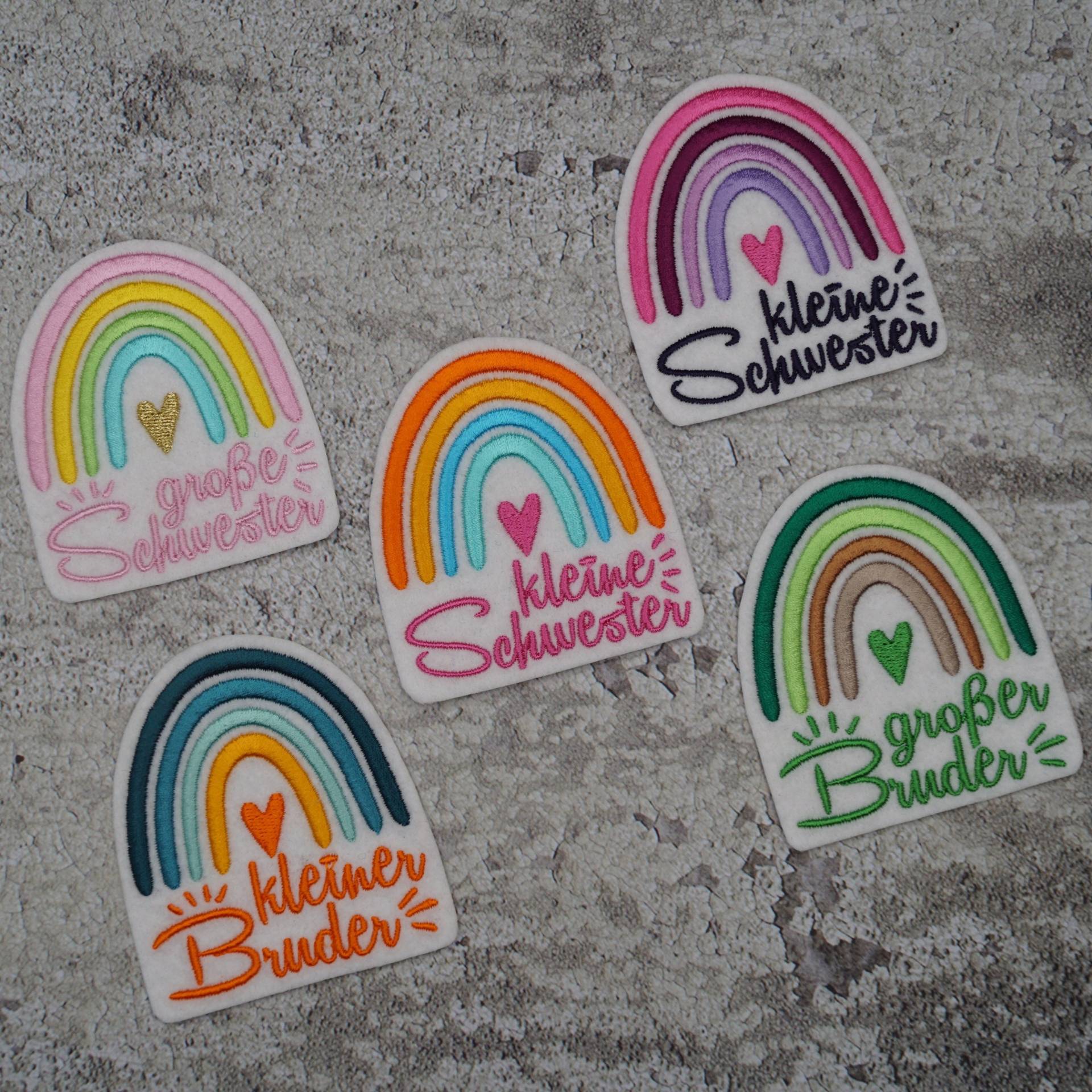 stickaufnäher Regenbogen Mit Herz/Kleine, Große Schwester - Kleiner, Großer Bruder Erstelle Deinen Individuellen von Froschverliebt