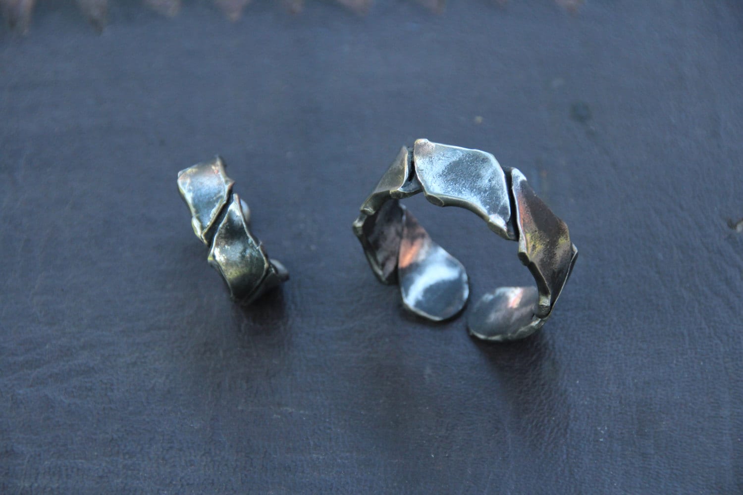 Handgeschmiedeter Edelstahlring Mit Einem „Wirbel" Twist Handgeschmiedeter Edelstahlring Mit Einem „Wirbel" Twist von FrostFerrumForge