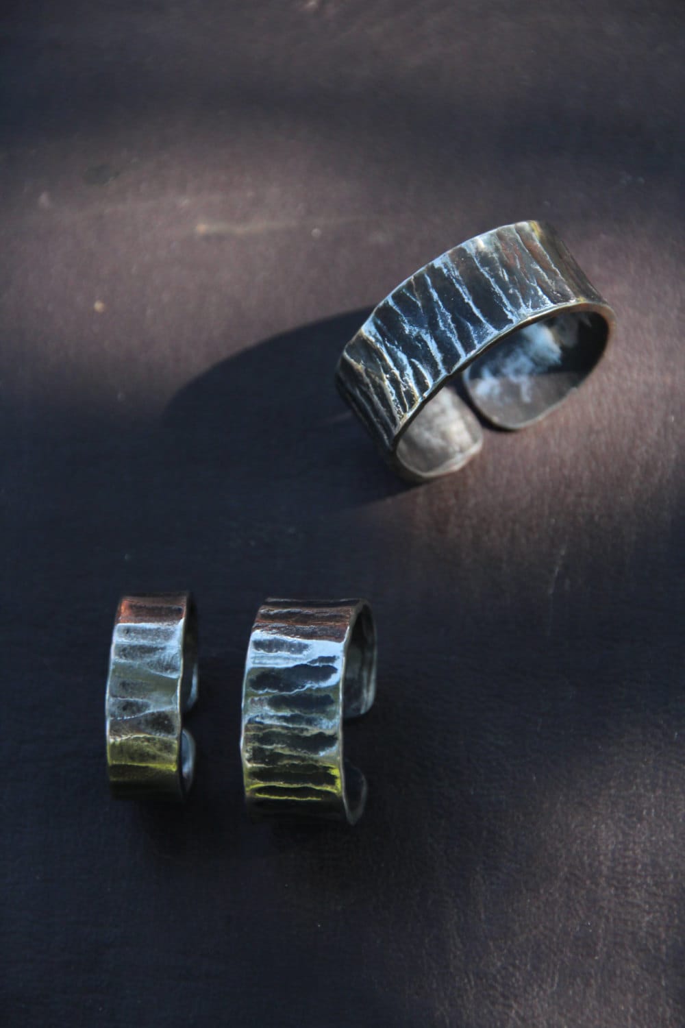 Handgeschmiedeter Edelstahlring Mit Hammerschlagspuren Handgeschmiedeter Edelstahlring Mit Hammerschlagspuren von FrostFerrumForge