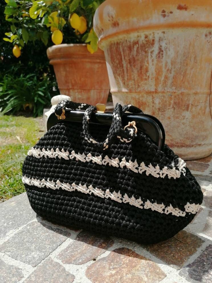 50Er-Jahre-Tasche, Vintage-Handtasche, Schwarz-Weiß, Stofftasche, Preppy-Stil, 50Er-Jahre-Vintage, Schwarze Tasche, Baumwolle Gehäkelt 50Er-Jahre-Tasche, Vintage-Handtasche, Schwarz-Weiß, Stofftasche, Preppy-Stil, 50Er-Jahre-Vintage, Schwarze Tasche, Baumwolle Gehäkelt von FruFruVintage