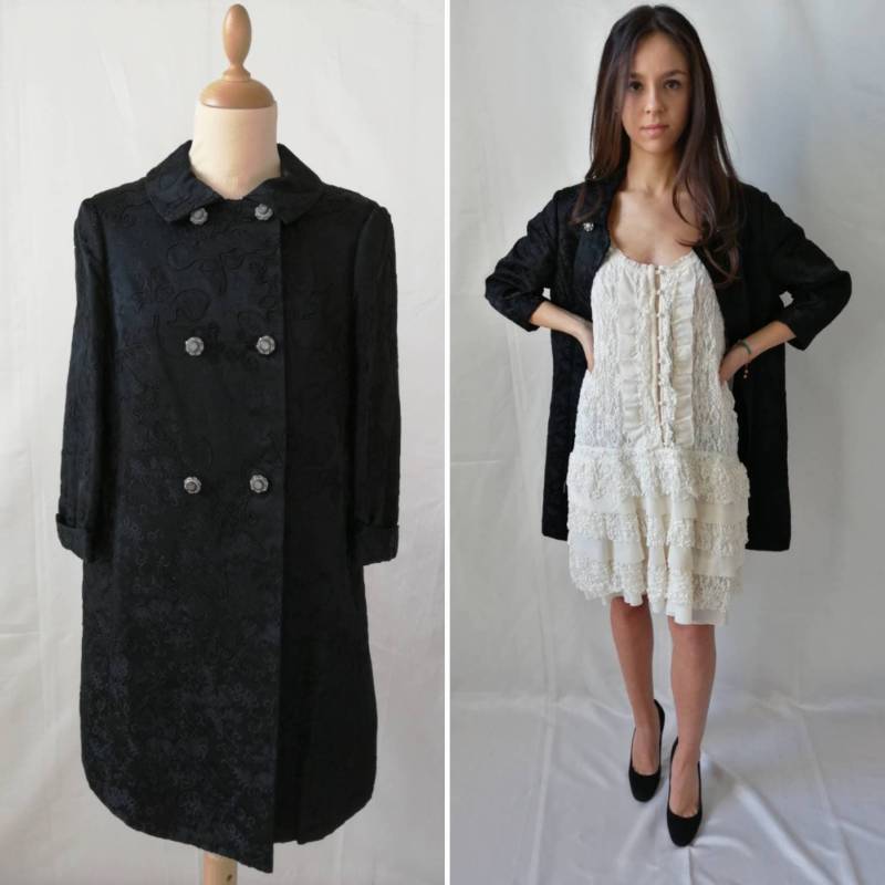 80Er Valentino Mantel, Schwarzer Bestickter Eleganter Staubmantel, Doppelbrustmantel, Zeremoniemantel, Halblanger Martingalemantel, Seide von FruFruVintage