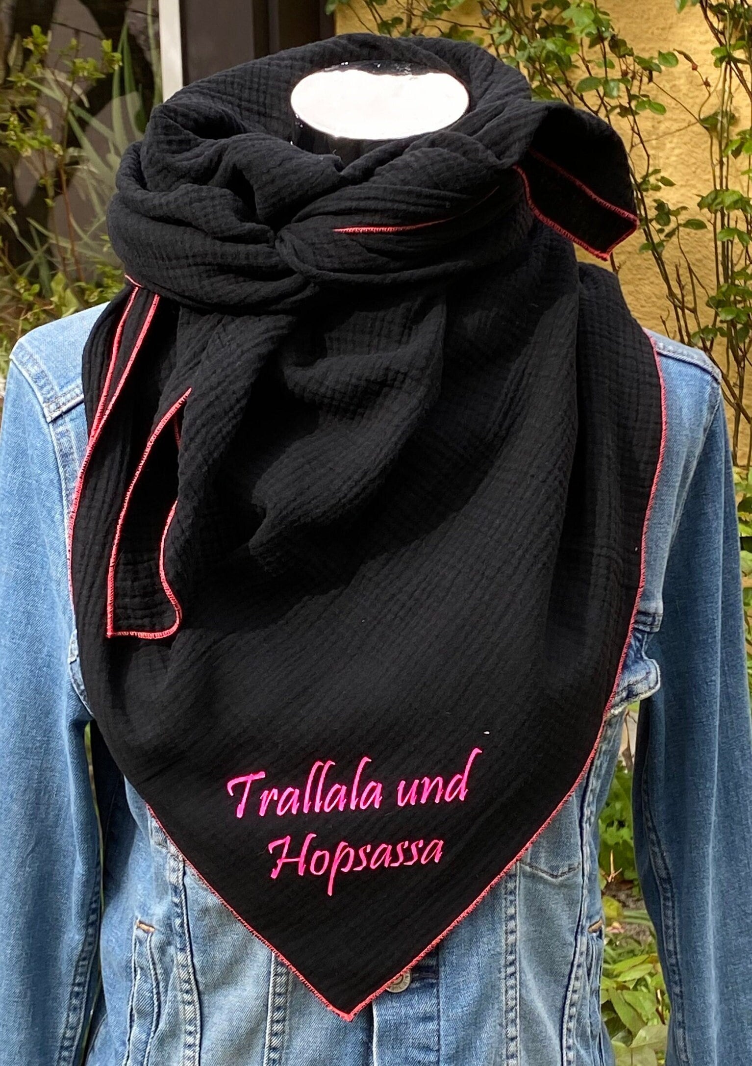 Musselintuch Damen Xl, Halstuch Damen, Musselin Schal, Geschenk Freundin, Kuscheltuch, Schwarz, Sommerdecke Musselintuch Damen Xl, Halstuch Damen, Musselin Schal, Geschenk Freundin, Kuscheltuch, Schwarz, Sommerdecke von FruehlingsNaht