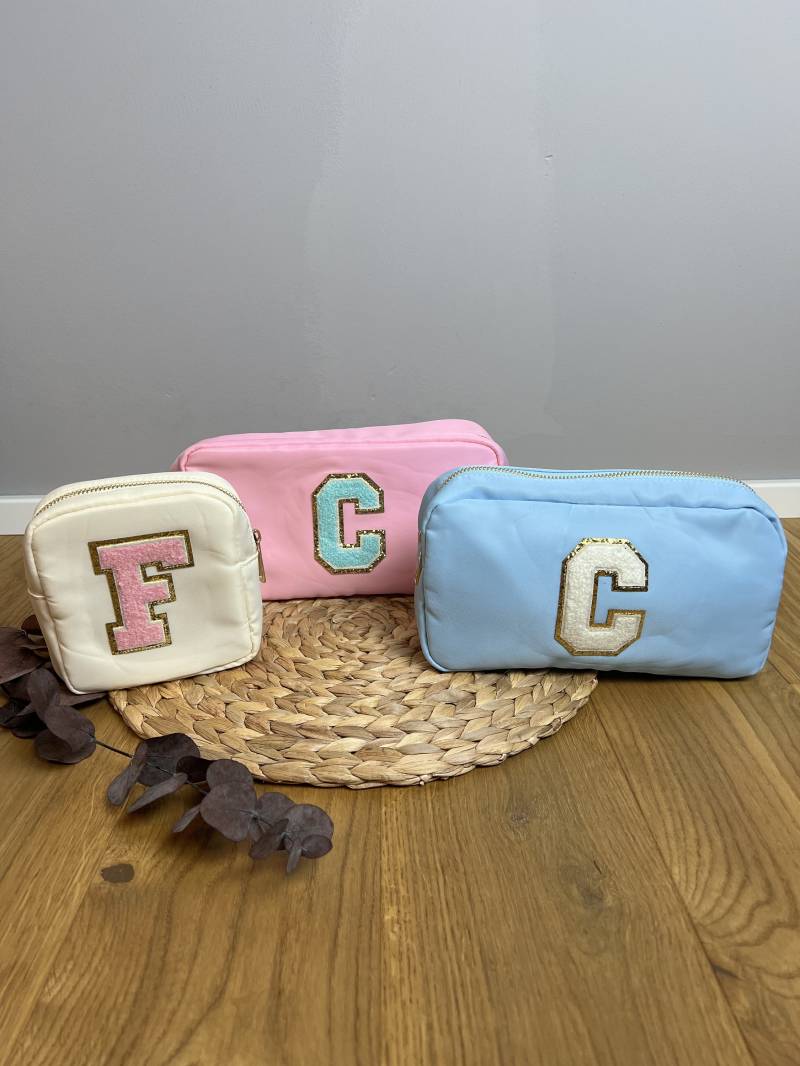 Kosmetiktasche | Federmappe Kulturtasche Personalisiert Monogramm Glitzer Patch Beauty Bag Chenille von Fruehlingserwachen