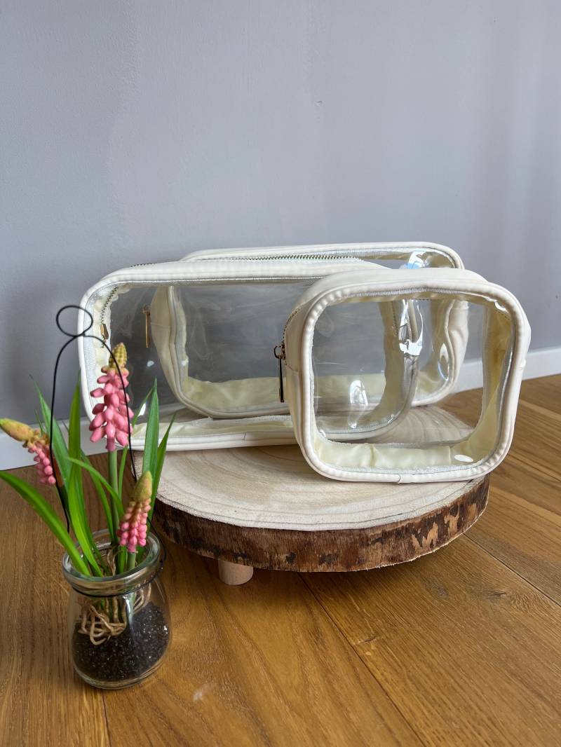 Kosmetiktasche Transparent Creme | Federmappe Kulturtasche Personalisiert Monogramm Glitzer Patch Buchstabe Beauty Bag von Fruehlingserwachen