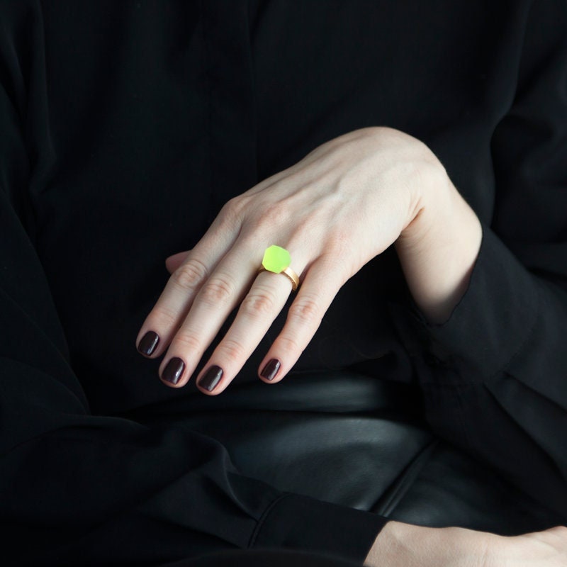 Ring - Vu Crystals 12mm Neon Gelb Top + Signatur Ringschiene Ring - Vu Crystals 12mm Neon Gelb Top + Signatur Ringschiene von FruitBijoux