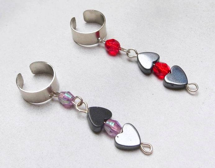 Hämatit Schwarzes Herz Valentine Ohrfeigen Mit Silber Befunde, Rose Und Rote Kristallperlen Hämatit Schwarzes Herz Valentine Ohrfeigen Mit Silber Befunde, Rose Und Rote Kristallperlen von FrustratedOwl