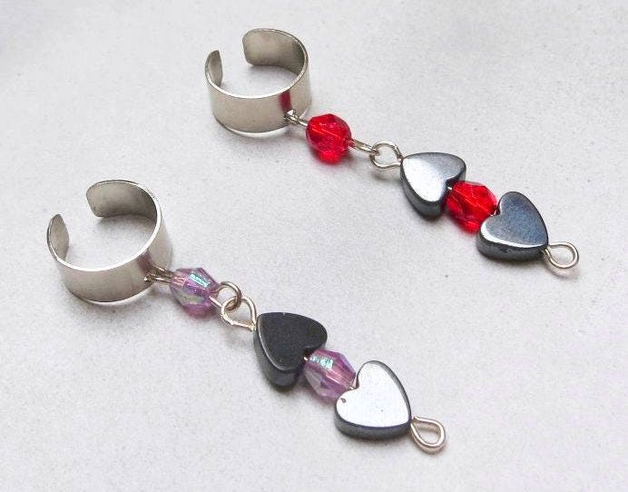 Hämatit Schwarzes Herz Valentine Ohrfeigen Mit Silber Befunde, Rose Und Rote Kristallperlen Hämatit Schwarzes Herz Valentine Ohrfeigen Mit Silber Befunde, Rose Und Rote Kristallperlen von FrustratedOwl