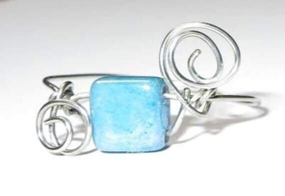 Lockly Ring Blue - Verstellbare Silber Kupfer Lockigen Mit Blauen Rechteckigen Arcylic Perle Lockly Ring Blue - Verstellbare Silber Kupfer Lockigen Mit Blauen Rechteckigen Arcylic Perle von FrustratedOwl