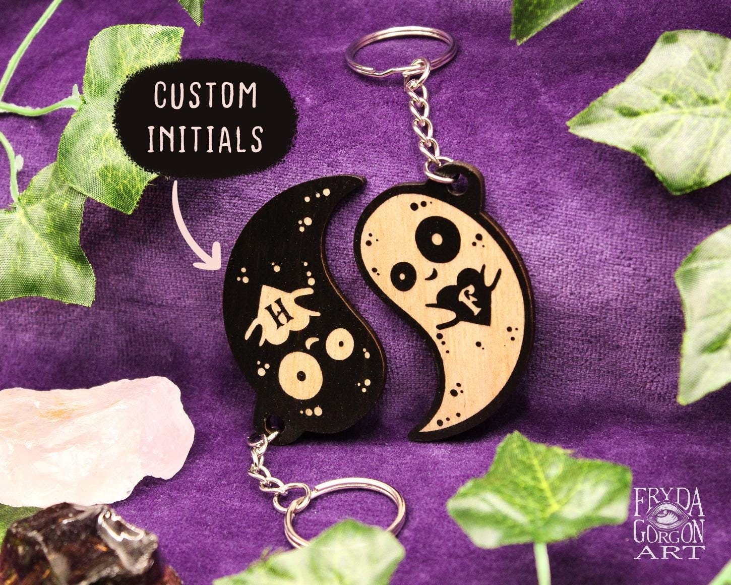 Yin Yang Geist Schlüsselanhänger Set Halloween Initial Anhänger Yin Yang Geist Schlüsselanhänger Set Halloween Initial Anhänger von FrydaGorgonArt