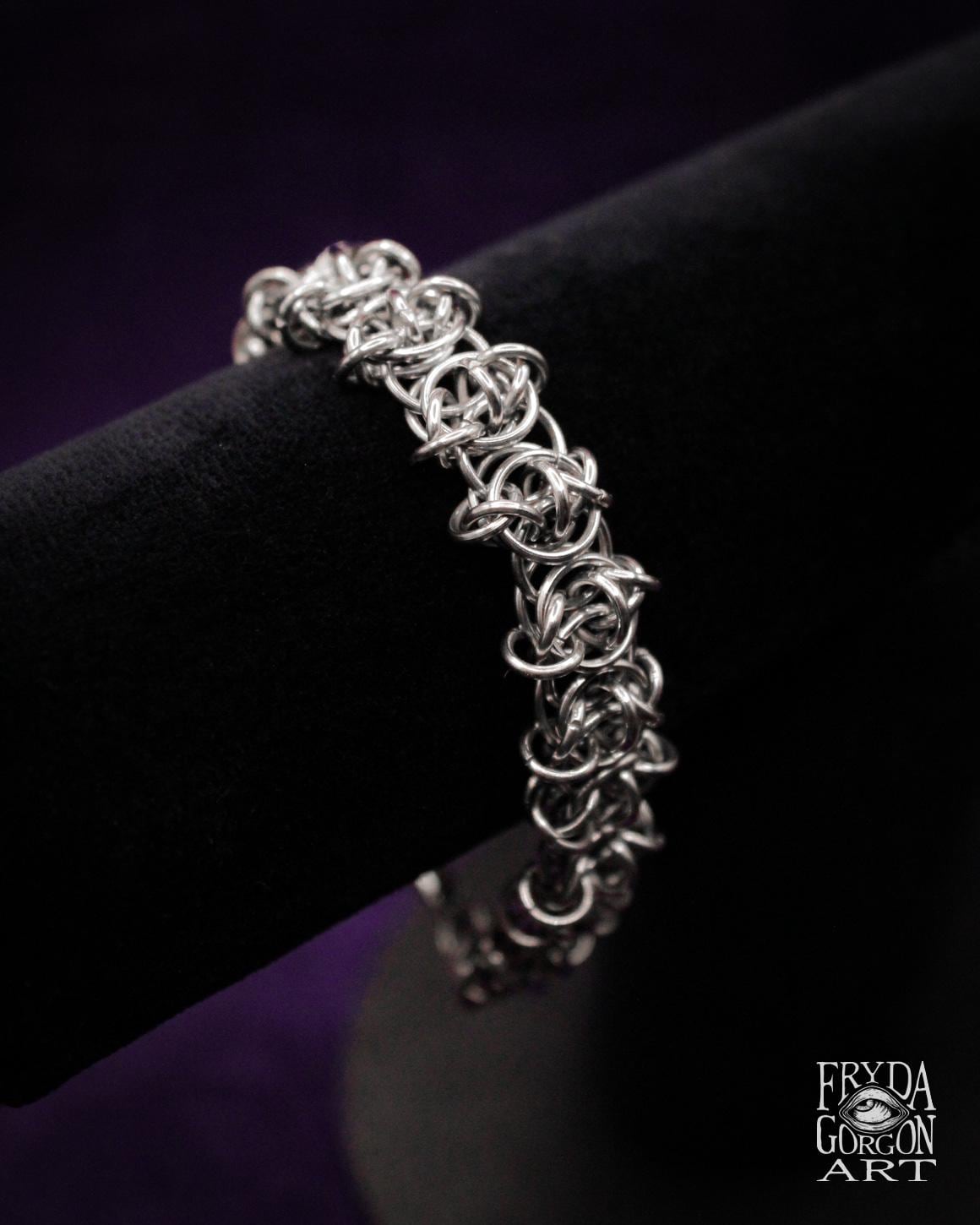 Edelstahl Chainmaille Armreif Gothic Mittelalter Schmuck Edelstahl Chainmaille Armreif Gothic Mittelalter Schmuck von FrydaGorgonArt