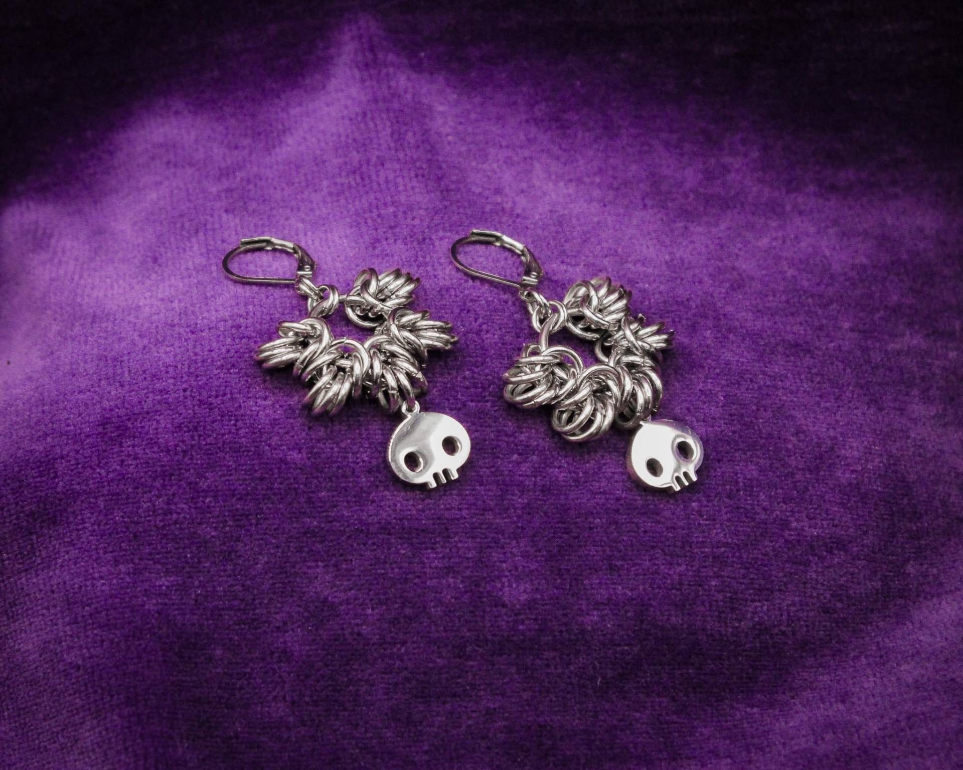 Halloween Baumeln Ohrringe Schädel Edelstahl Ohrringe Gothic Schmuck Gruselige Schmuckset Mit Armband Halloween Baumeln Ohrringe Schädel Edelstahl Ohrringe Gothic Schmuck Gruselige Schmuckset Mit Armband von FrydaGorgonArt