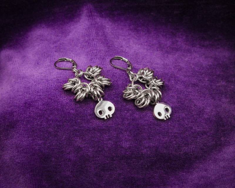 Halloween Baumeln Ohrringe Schädel Edelstahl Ohrringe Gothic Schmuck Gruselige Schmuckset Mit Armband Halloween Baumeln Ohrringe Schädel Edelstahl Ohrringe Gothic Schmuck Gruselige Schmuckset Mit Armband von FrydaGorgonArt