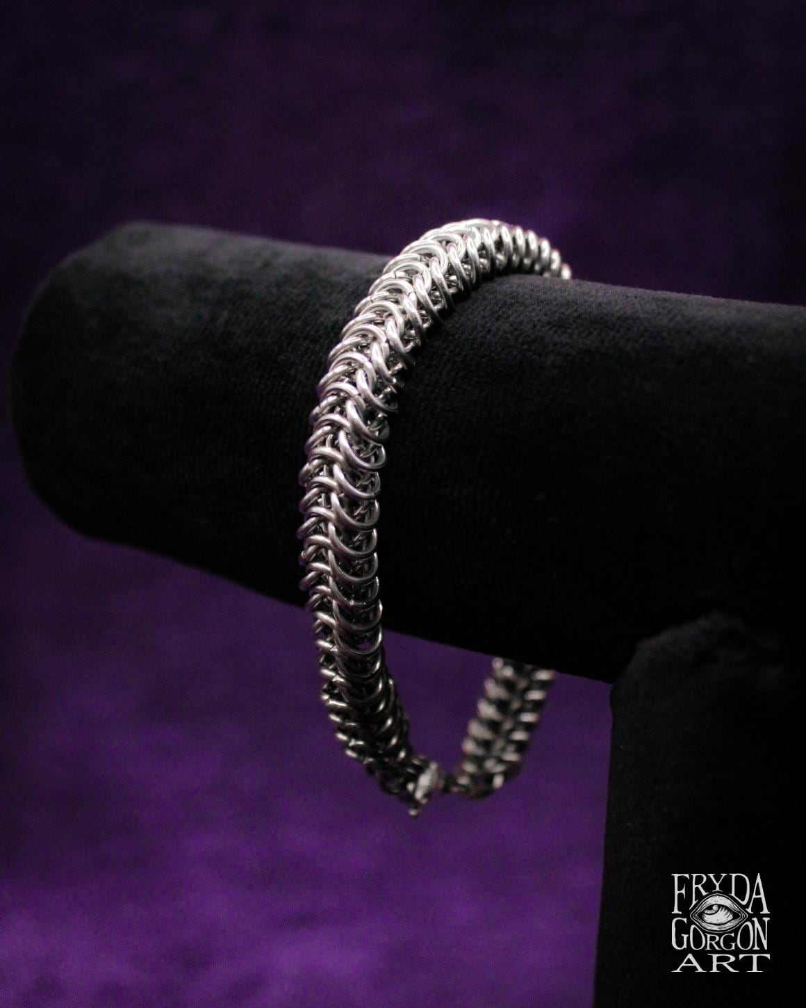 Handgefertigtes Chainmaille Armband Aus Edelstahl Gothic Mittelalter Schmuck Handgefertigtes Chainmaille Armband Aus Edelstahl Gothic Mittelalter Schmuck von FrydaGorgonArt