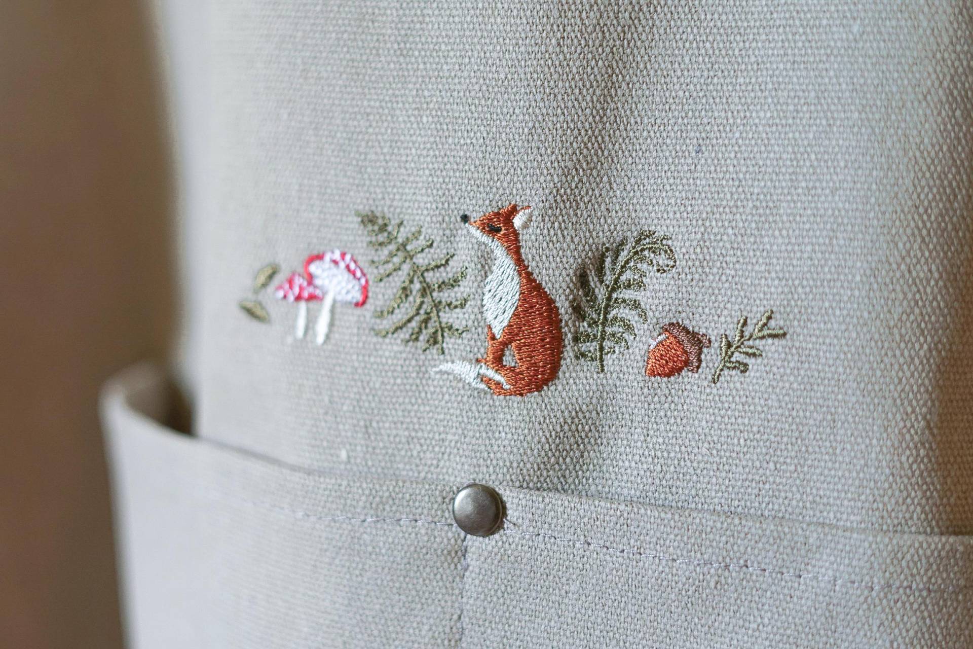 Fuchs Küchenschürze Mit Wald Pilz Stickerei Kochschürze von FuchsMaedchenStore