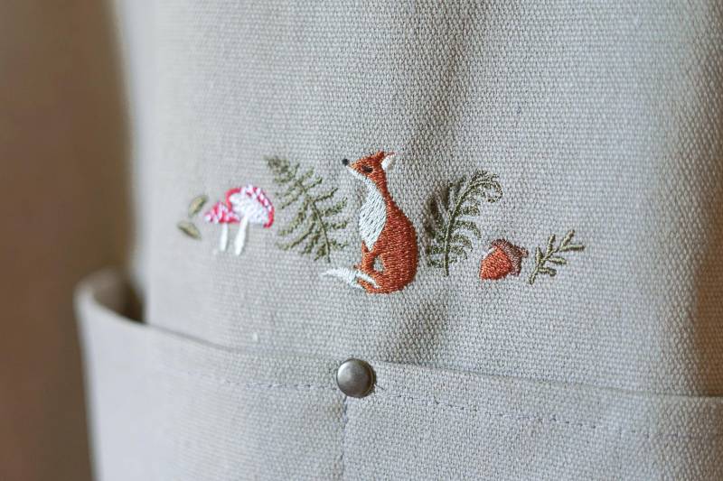 Fuchs Küchenschürze Mit Wald Pilz Stickerei Kochschürze von FuchsMaedchenStore