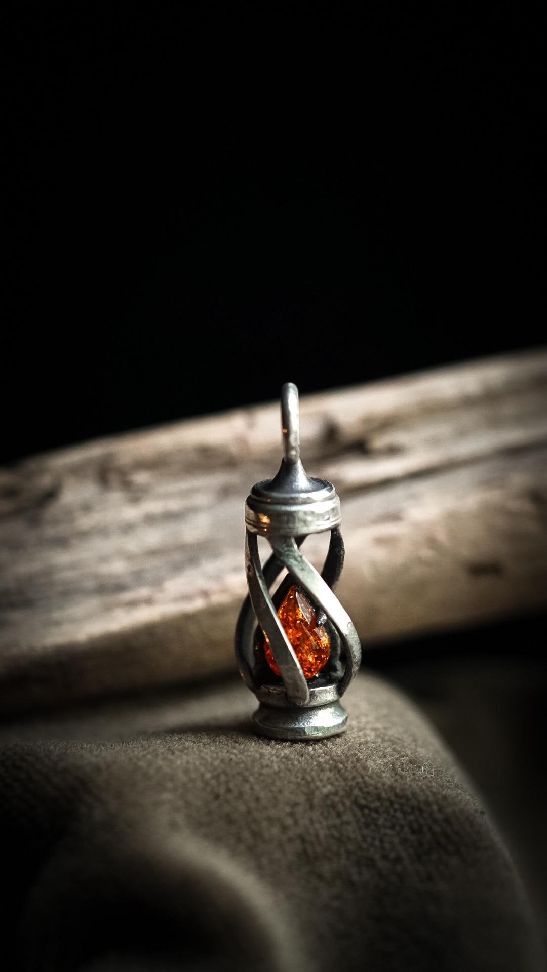 Laternen Anhänger Mit Bernstein Flamme - Gefertigt Aus 925 Sterling Silber von FuchsfeuerOfficial