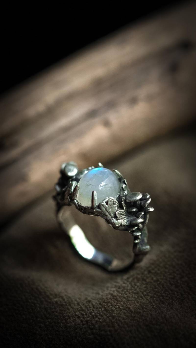 Pilz Ring Mit Regenbogenmondstein - Gefertigt Aus 925 Sterling Silber Pilz Ring Mit Regenbogenmondstein - Gefertigt Aus 925 Sterling Silber von FuchsfeuerOfficial