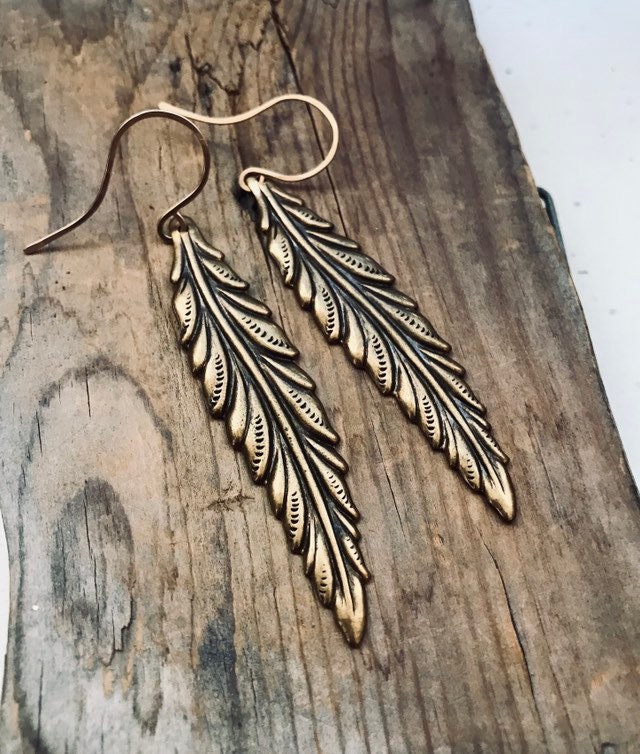Große Antik Messing Feder Ohrringe Baumeln Statement Natur Inspiriert Gold Schmuck Geschenke Unter 40 Boho Coachella von FuchsiaBloomStudio
