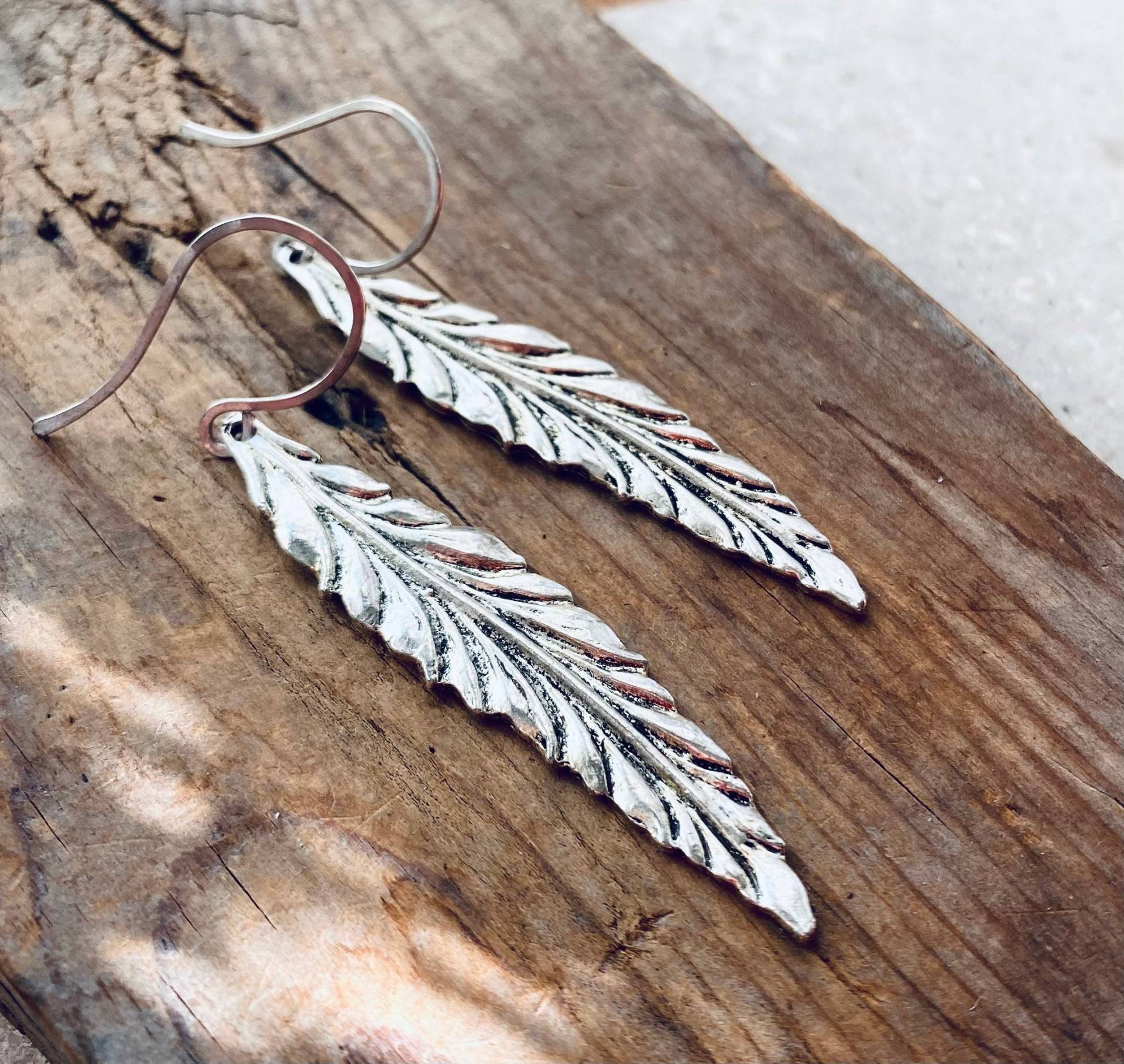 Große Silberne Feder-Ohrringe. Statement Ohrringe Natur Inspiriert Silber Schmuck Geschenke Unter 40 Dangles Boho von FuchsiaBloomStudio
