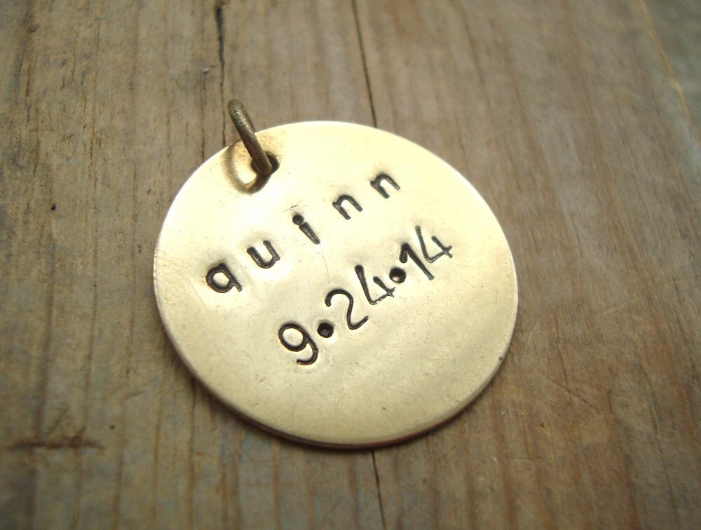 Großer Zusätzlicher Personalisierter Monogramm-Goldanhänger - Messing, 14K Gold Fill, Monogrammscheibe, Benutzerdefinierte Initialen- Und von FuchsiaBloomStudio