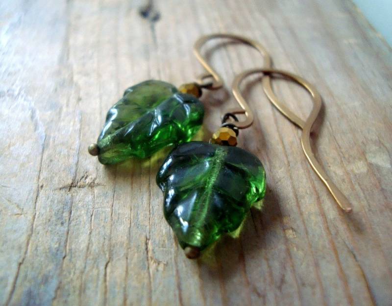 Grüne Ahornblatt Ohrringe Messing Schmuck Kristall Herbst Mode Frühlingsmode Natur Inspiriert Wald Blatt Geschenke Unter 30 Grüne Ahornblatt Ohrringe Messing Schmuck Kristall Herbst Mode Frühlingsmode Natur Inspiriert Wald Blatt Geschenke Unter 30 von FuchsiaBloomStudio
