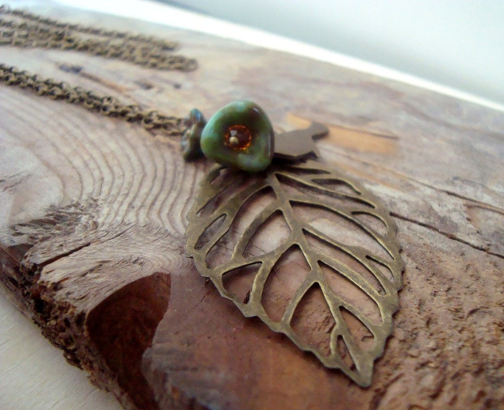 Lange Messing Blatt Halskette Schmuck Herbst Wald Statement Natur Layering Charm Geschenke Unter 40 von FuchsiaBloomStudio
