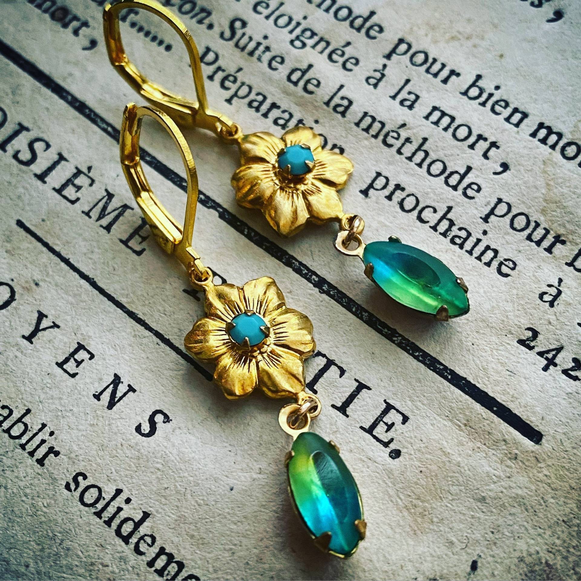 Messing Daisy Ohrringe Mit Strass Muttertag Gold Brautjungfer Schmuck Blume Floral Urlaub Geschenke Unter 40 Frühling Messing Daisy Ohrringe Mit Strass Muttertag Gold Brautjungfer Schmuck Blume Floral Urlaub Geschenke Unter 40 Frühling von FuchsiaBloomStudio