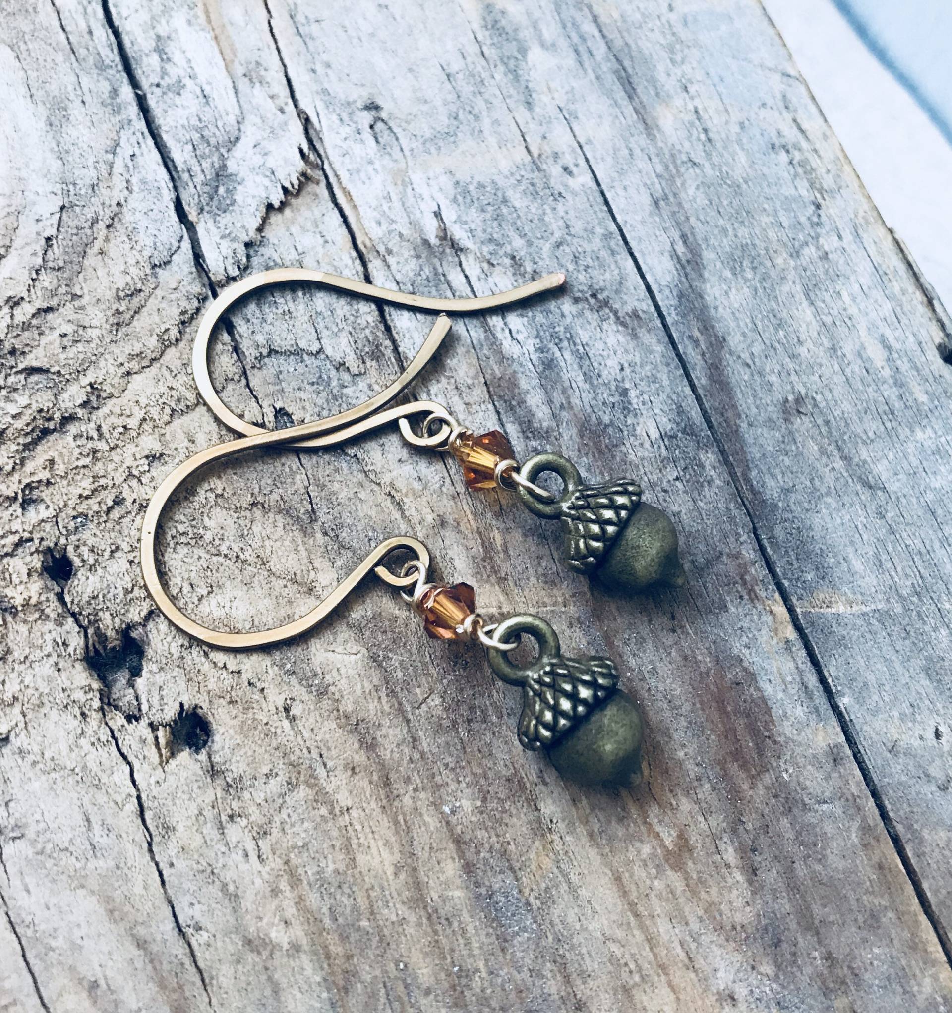 Messing Eichel Ohrringe Mit Kristall Natur Inspiriert Wunderliche Wald Einfache Geschenke Unter 30 Eichhörnchen Spaß Schmuck Rustikale Für Sie von FuchsiaBloomStudio