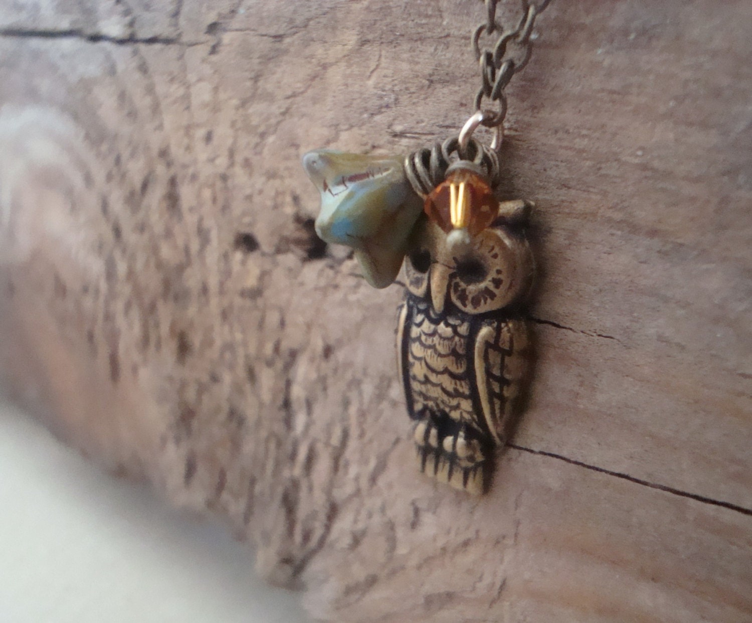 Messing Eule Halskette. Blumen Halskette, Wald Schmuck, Rustikale Charm Herbst Anhänger, Fee Kern Schmuck von FuchsiaBloomStudio