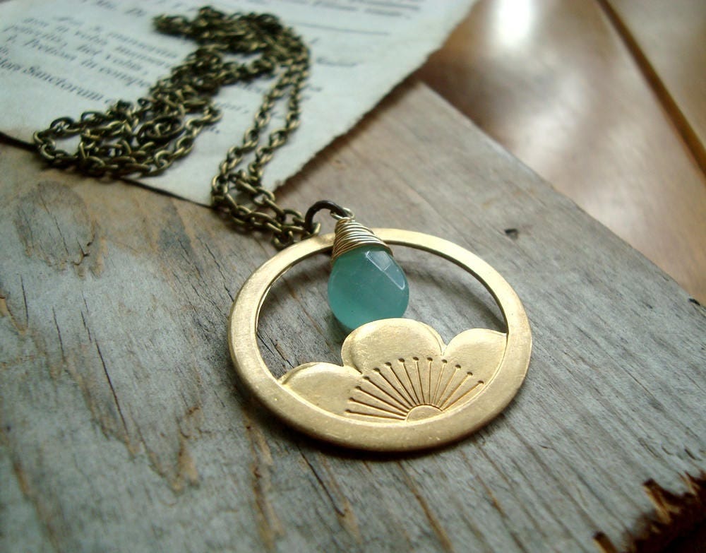 Messing Lotus Halskette Mit Aqua Glas Lange März Geburtsstein Schmuck Jugendstil von FuchsiaBloomStudio