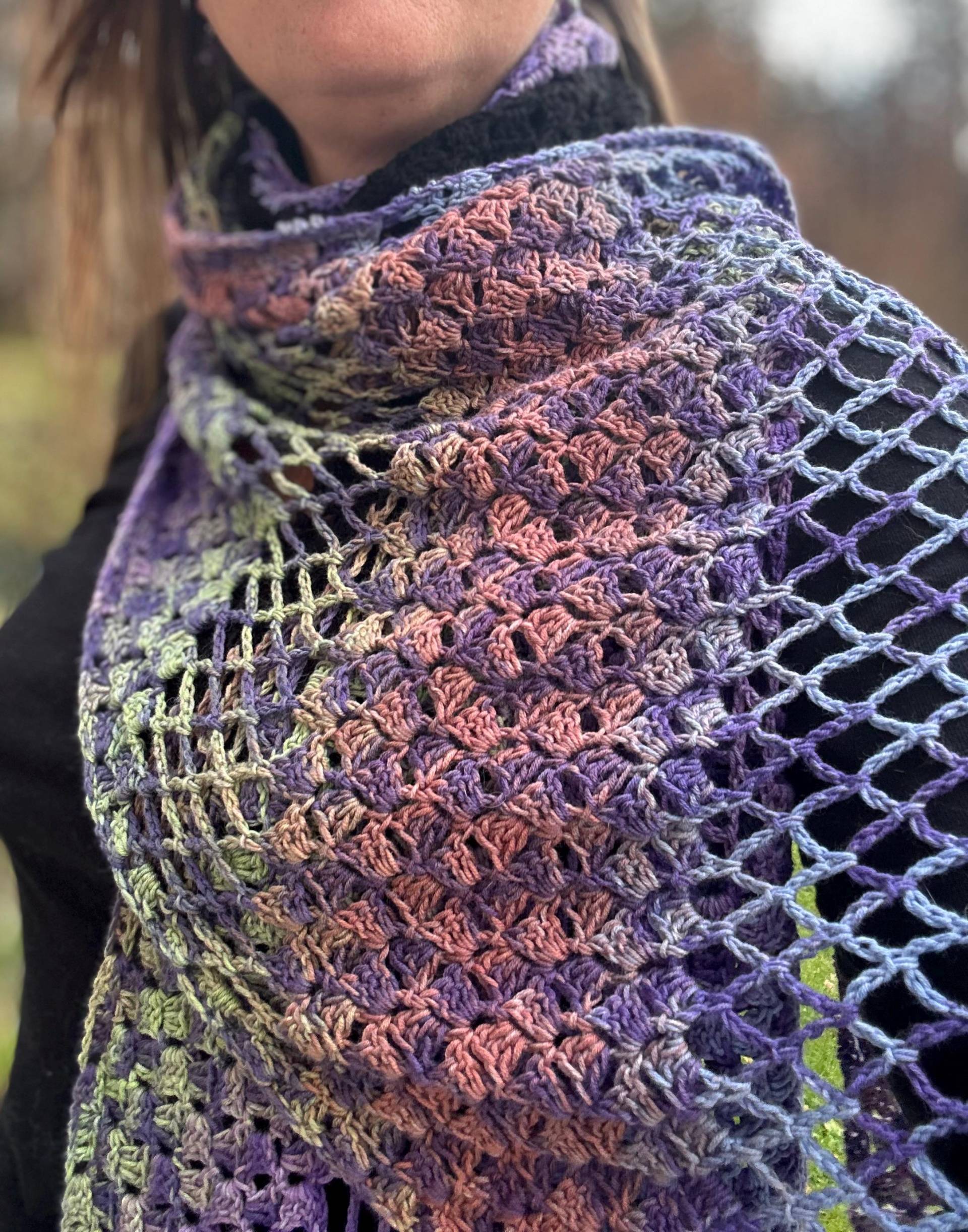 Gehäkelter Schal Mit Lochmuster von FuchsundHase11