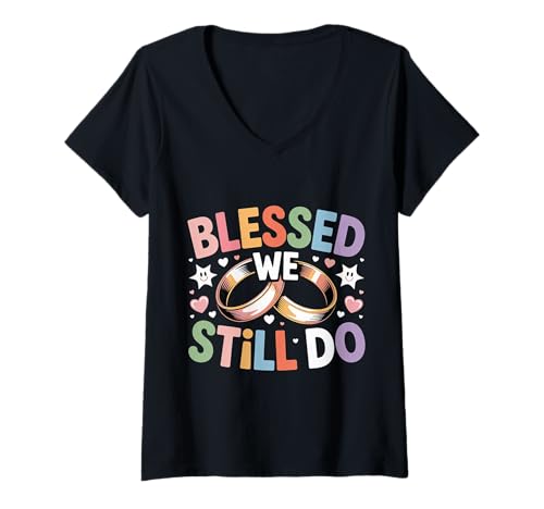 Damen Blessed We Still Do Romantischer Hochzeitstag |||- T-Shirt mit V-Ausschnitt Damen Blessed We Still Do Romantischer Hochzeitstag |||- T-Shirt mit V-Ausschnitt von Für immer verspricht Hochzeitstag