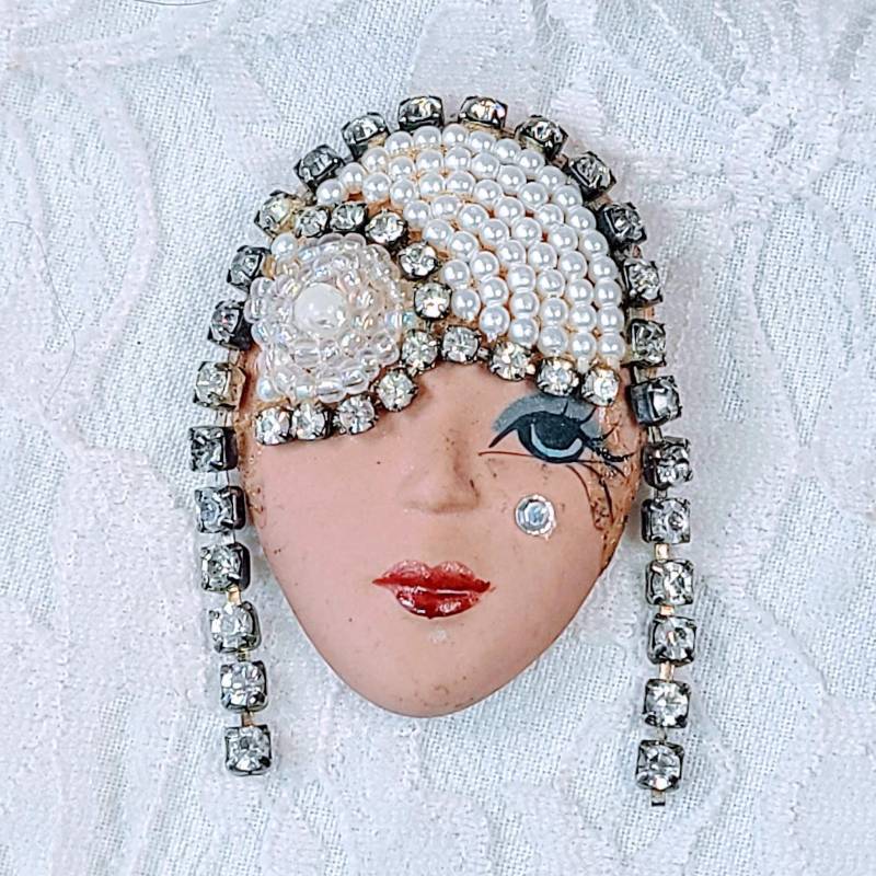 Vintage Brosche Frau Gesicht Flapper Lady Strass Kopfschmuck Showgirl Art Deco Pin ~ Handgemacht Und Signiert von FugitiveKatCreations