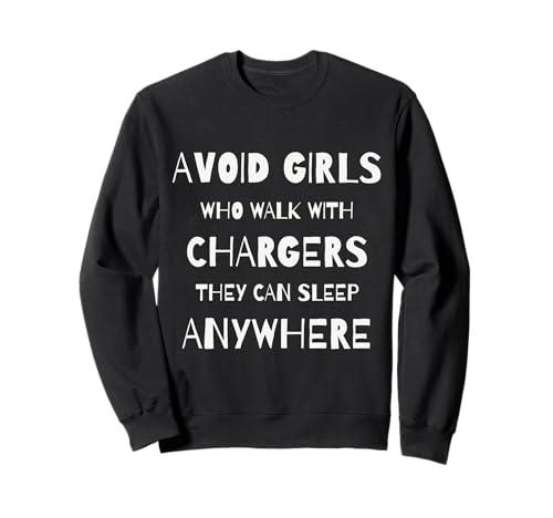 Vermeiden Sie Mädchen, die mit Ladegeräten Laufen, sie können überall schlafen Sweatshirt Vermeiden Sie Mädchen, die mit Ladegeräten Laufen, sie können überall schlafen Sweatshirt von Fun Studios