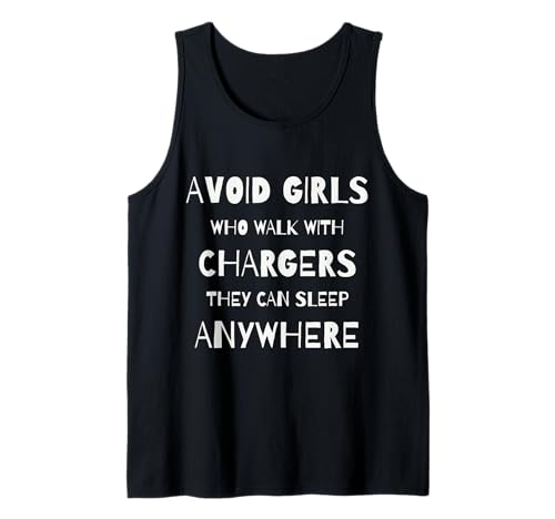 Vermeiden Sie Mädchen, die mit Ladegeräten Laufen, sie können überall schlafen Tank Top Vermeiden Sie Mädchen, die mit Ladegeräten Laufen, sie können überall schlafen Tank Top von Fun Studios