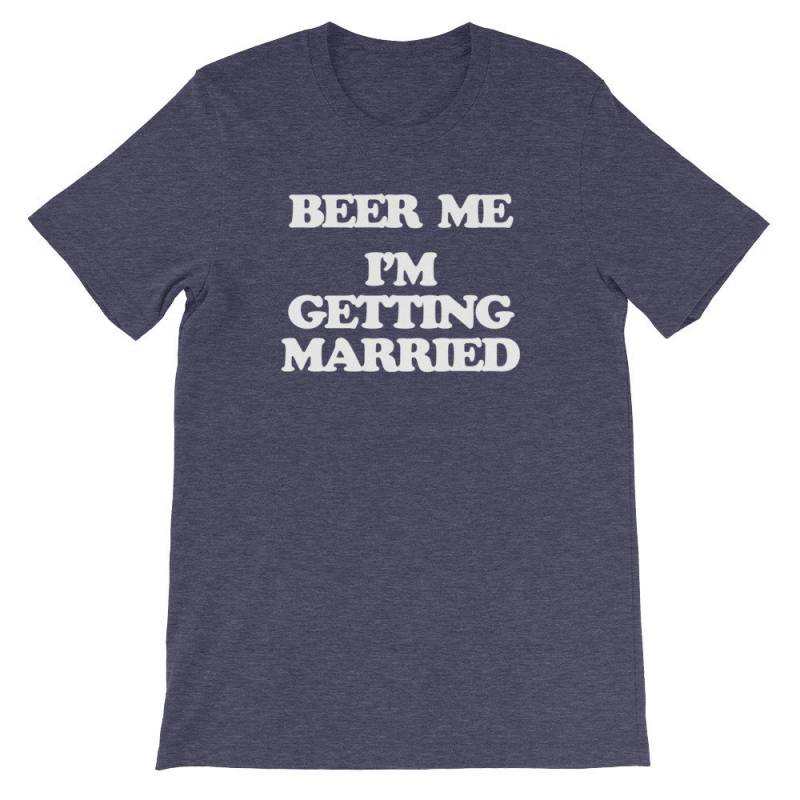 Beer Me Ich Werde Heiraten T-Shirt Lustiges Bräutigam Baumwoll-T-Shirt von FunStuff2Go