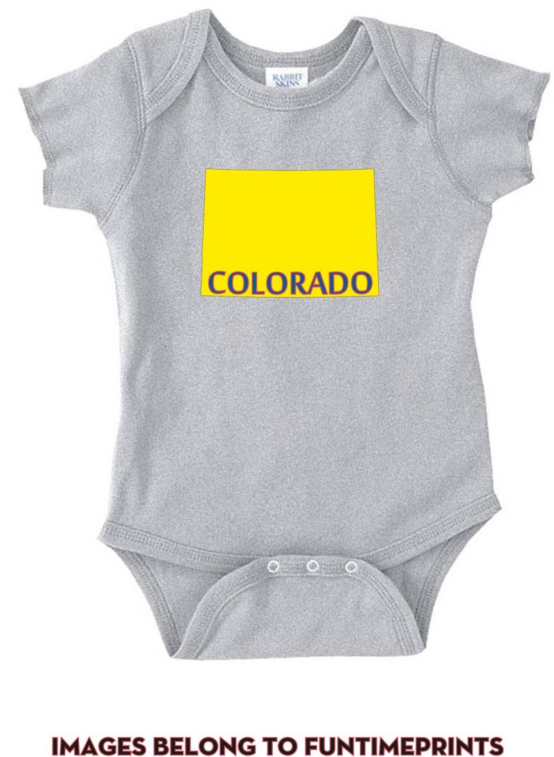 Colorado -Lustiges State Map T-Shirt Oder Bodysuit -Lustige Uni Kleidung Säugling Kleinkind Kinder-In Weiß Grau Pink Blau -120 von FunTimePrints