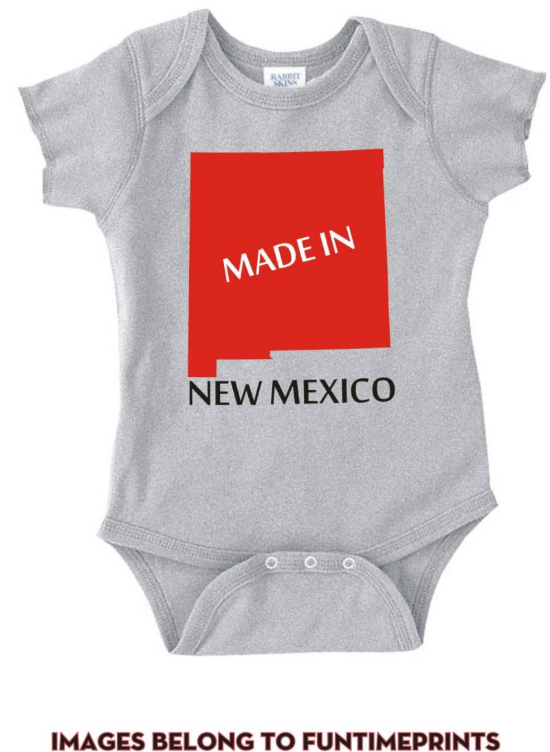 Made in New Mexico - Lustiges State Map T-Shirt Oder Bodysuit Uni Kleidung Säugling Kleinkind Kinder -In Weiß Grau Rosa Blau -162 von FunTimePrints